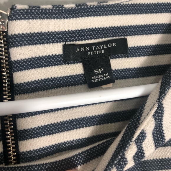 ✨Sold✨ Ann Taylor Striped Blouse Size SP - Picture 4 of 6